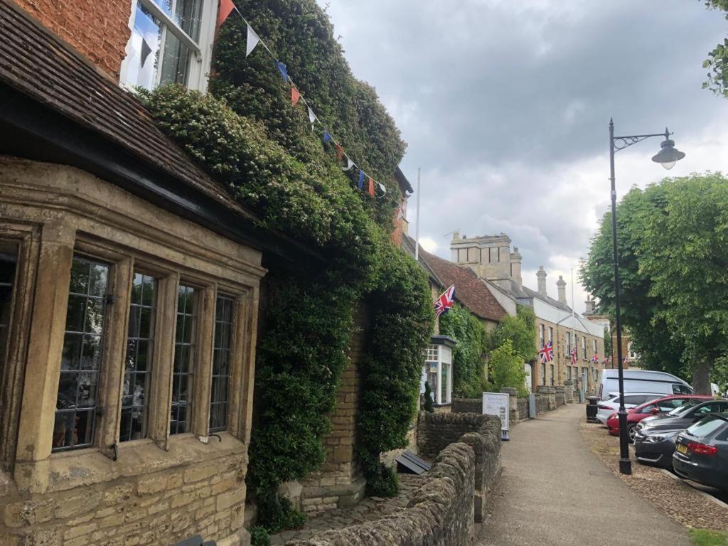 Dease Manor Lägenhet Higham Ferrers Exteriör bild