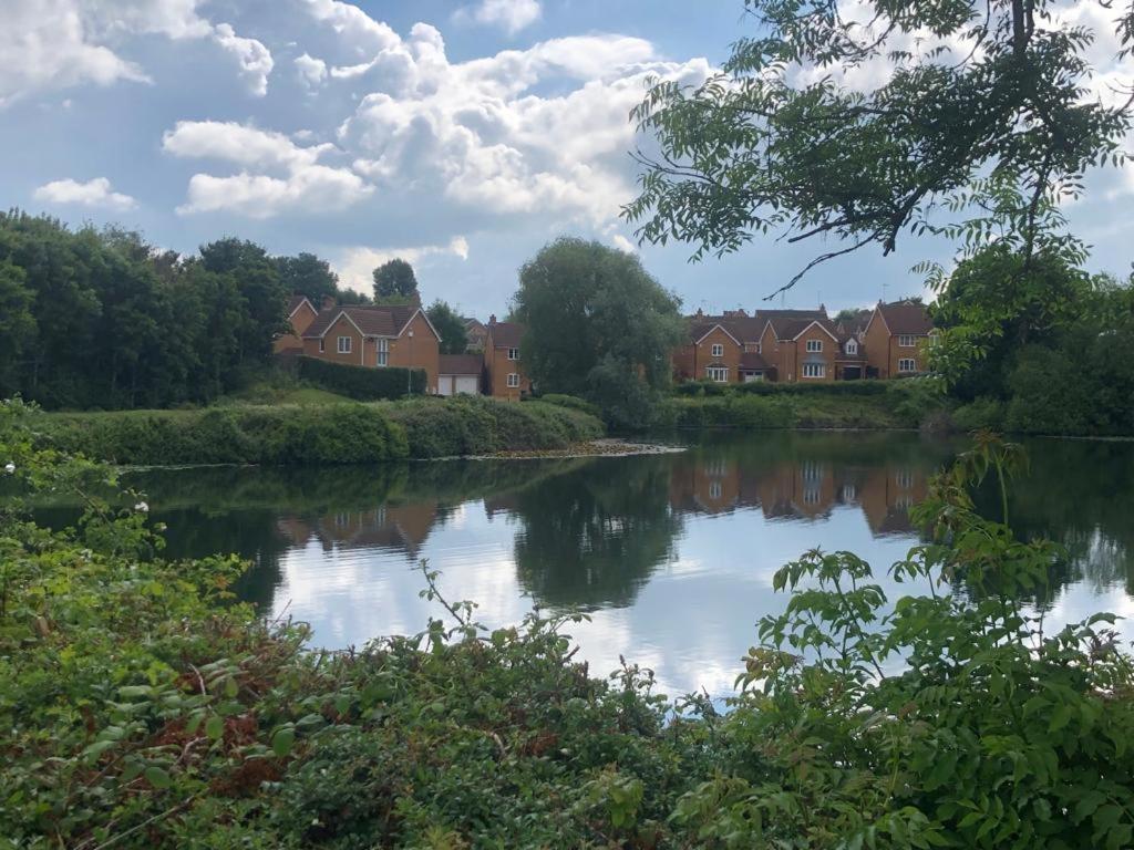 Dease Manor Lägenhet Higham Ferrers Exteriör bild